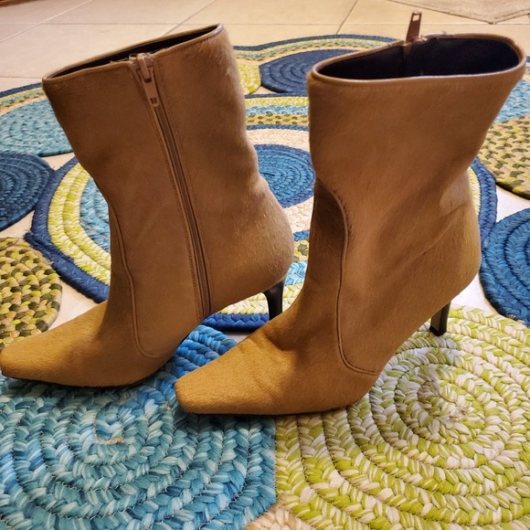 Cole Haan  Calf hair boots Made Italy size 5N - Picture 2 of 7